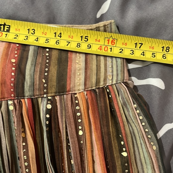 Lengha with 1 shoulder blouse and net dupatta - Picture 4 of 7